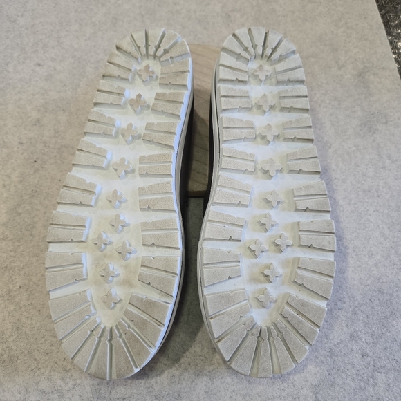 🐢 Halogen Metallic Silver Chunky sneaker.  1" platform.  Size 10. - Picture 15 of 16